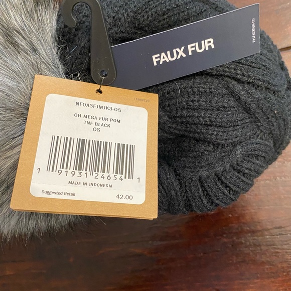 The North Face Oh-Mega Fur Pom Beanie Cable-knit beanie with a pom NWT black - Picture 6 of 8